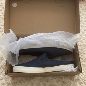 Sperry Slip On’s Navy (Pier Randi)